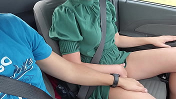 girl cums in car