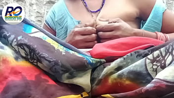 indian aunty removing her saree