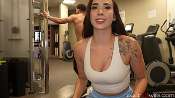 hot babes at the gym