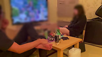 mujer masturbando un hombre
