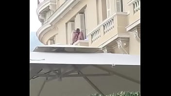 batendo punheta na frente da empregada