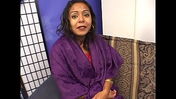 mujeres meonas videos