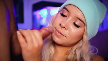 hot milf syren de mer gives an epic blowjob