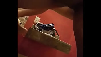 Masturbando com a cabeceira da cama