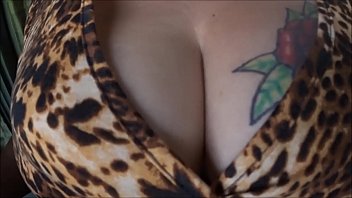 hombres chupando tetas xxx