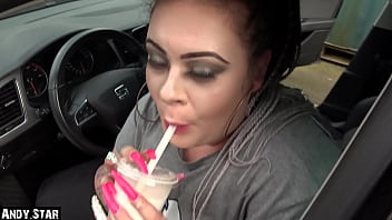 girl gets fucked in car