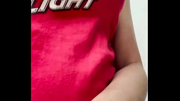 mompov busty