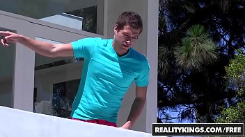 peeing in yoga pants
