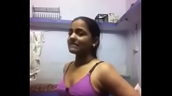 indian aunty removing her saree